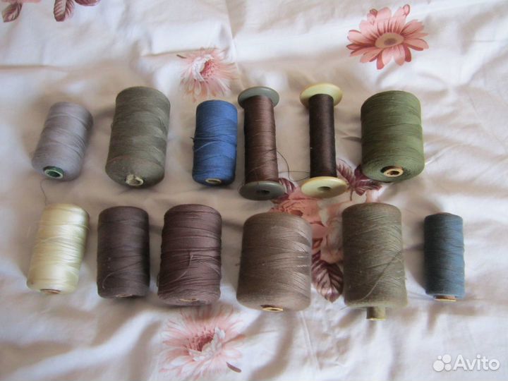 Нитки в бабинах