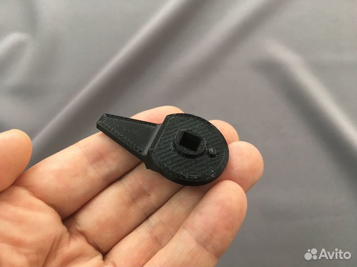 Защелка стопорная задвижка обшивки багажника VAG