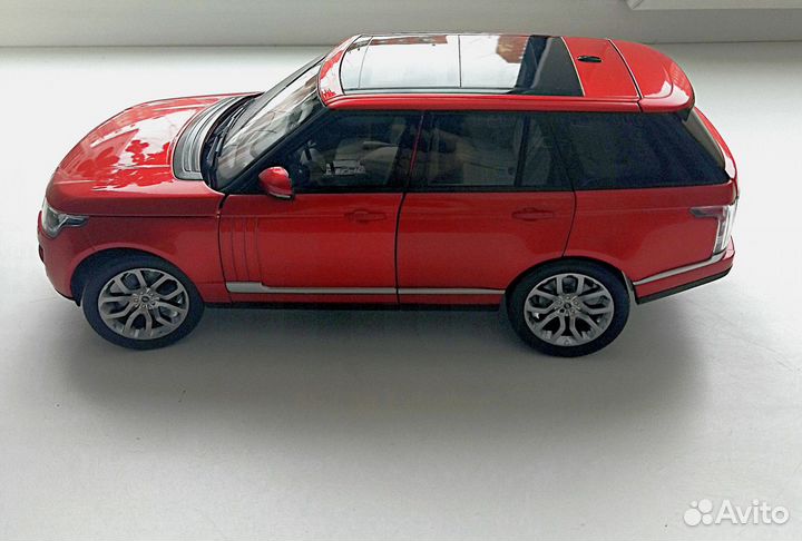 Модель Range Rover Vogue L405 Red. 1:18. GT Autos