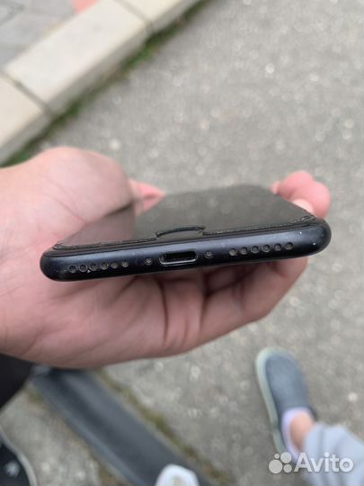 Телефон iPhone 7