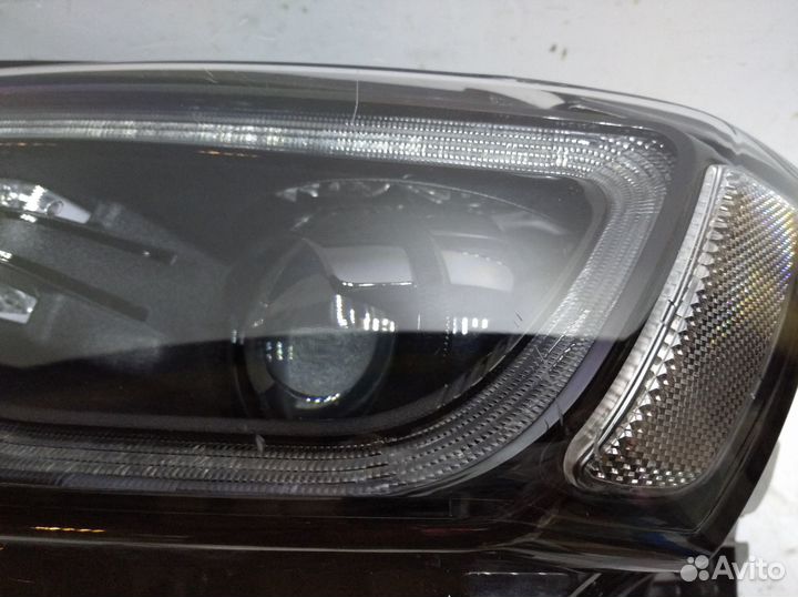 Фара правая jeep grand cherokee SRT8 WK2 2013-2022