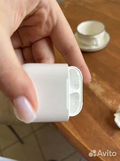 Apple airpods 2 (кейс и правый наушник)