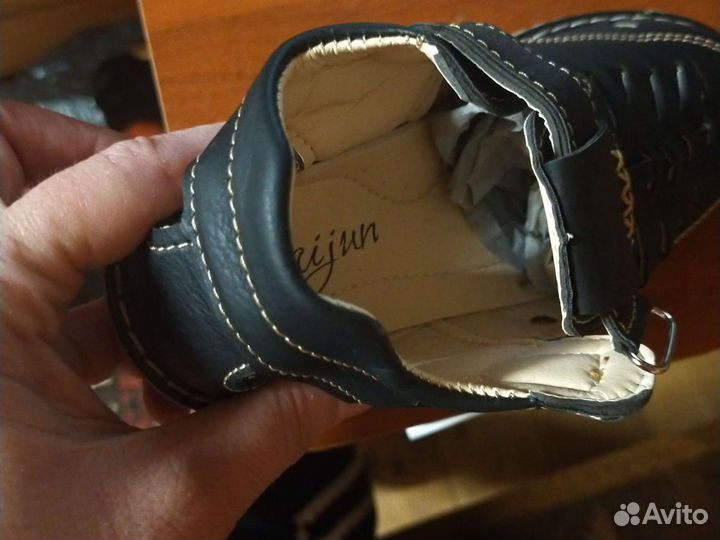 Сандалии новые для мальчика 33 р