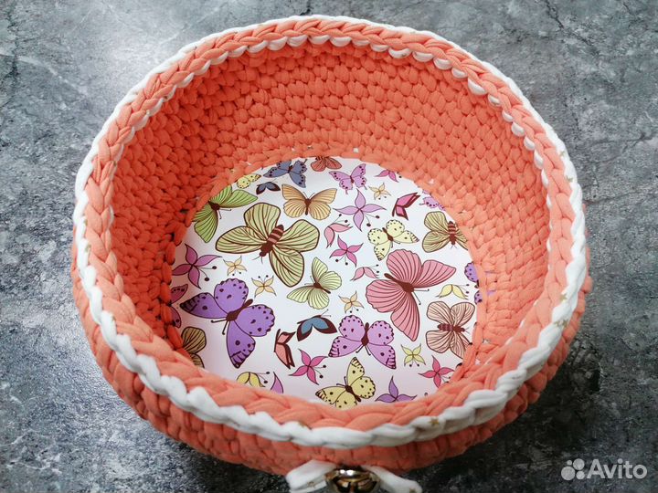 Вязаная корзинка