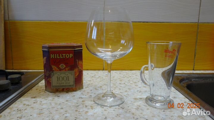 Жестяная коробка,бокал и свеча