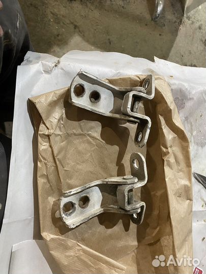 Петли таёта mark 2 передни двер леви