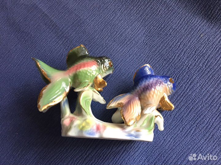 Фарфоровые статуэтки золотые рыбки новые