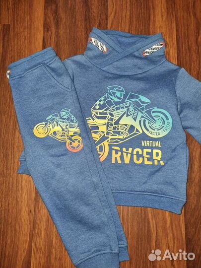 Костюм спортивный