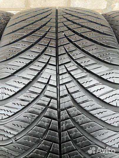 Goodyear Vector 4Seasons Gen-2 235/45 R18