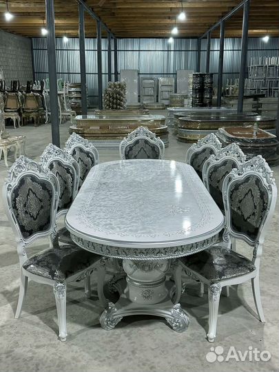 Стол обеденный