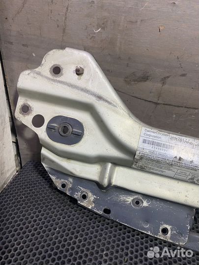 Передняя панель телевизор Chrysler Cirrus Stratus