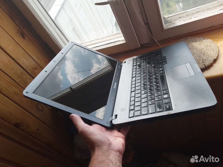 Ноутбук Samsung R530 15.6