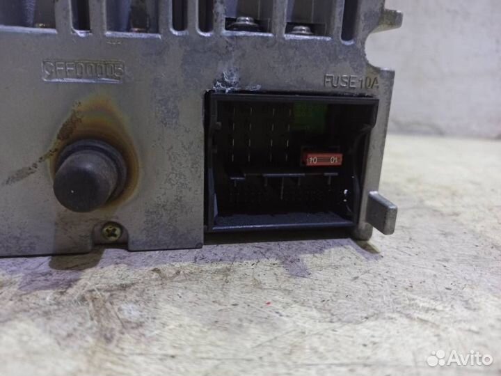 Магнитола 1JM035157D