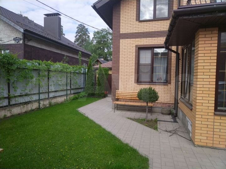 Дом 170 м² на участке 4 сот.