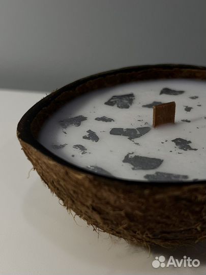 Свеча в кокосе