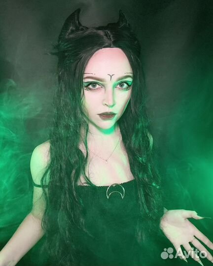 Парик черный длинный