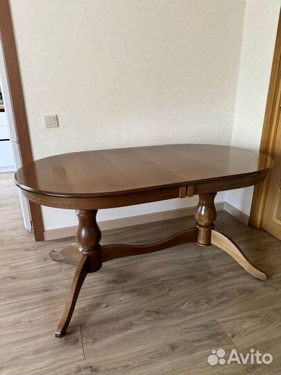 Стол и стулья