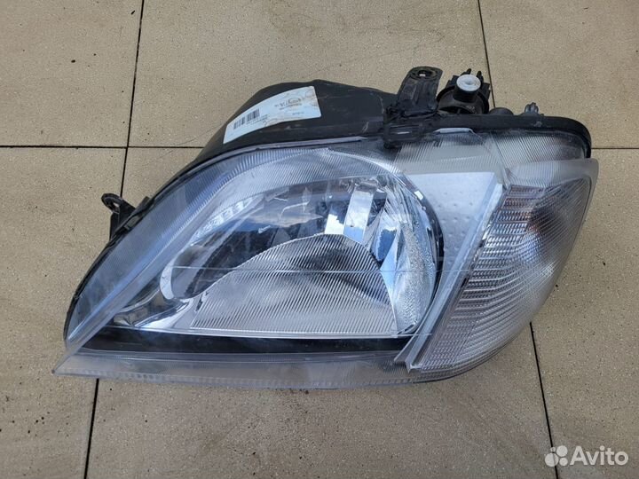Фара передняя левая Renault Logan
