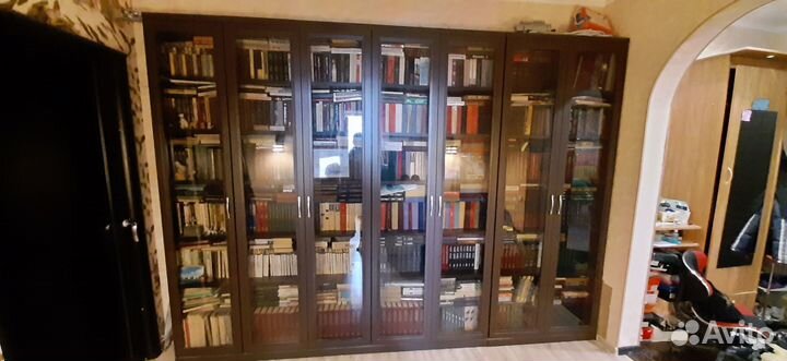 Библиотека великолепная со шкафами
