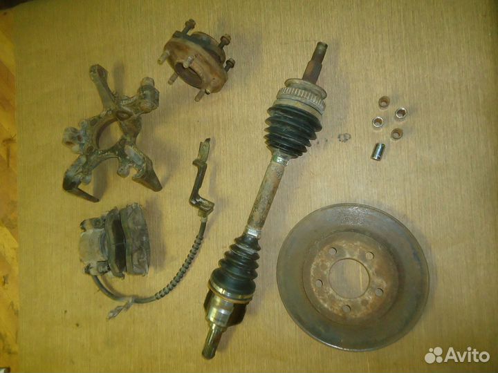 Привод правый Chrysler Voyager 3 (96-01 МКПП 2.4)