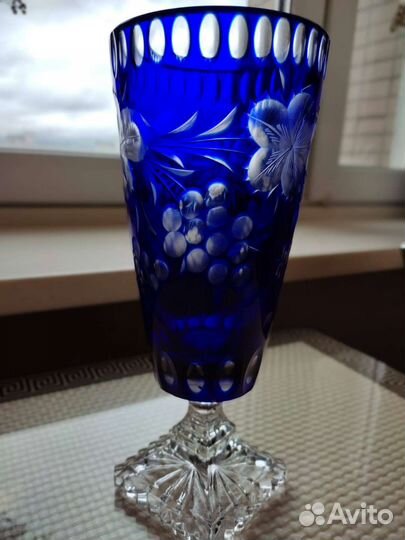 Хрустальная ваза на ножке