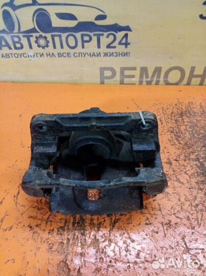 Суппорт передний правый Renault Megane 3 2008-2013