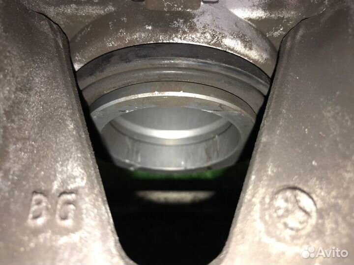 Суппорт тормозной передний правый Mercedes-Benz