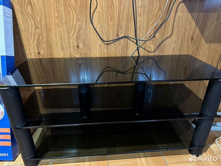 Тумбочка стеклянная