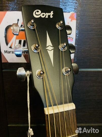 Акустическая гитара Cort + чехол