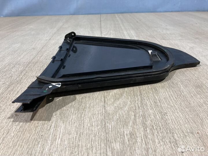 Форточка задняя правая Volvo s60 2