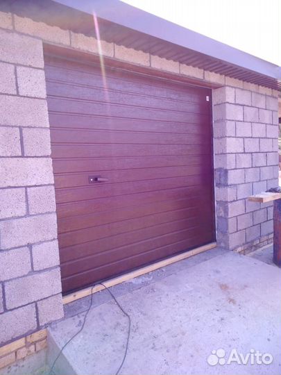 Секционные ворота