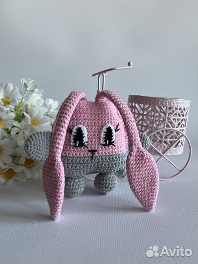 Вязаная игрушка ручной работы Зайка 24 см