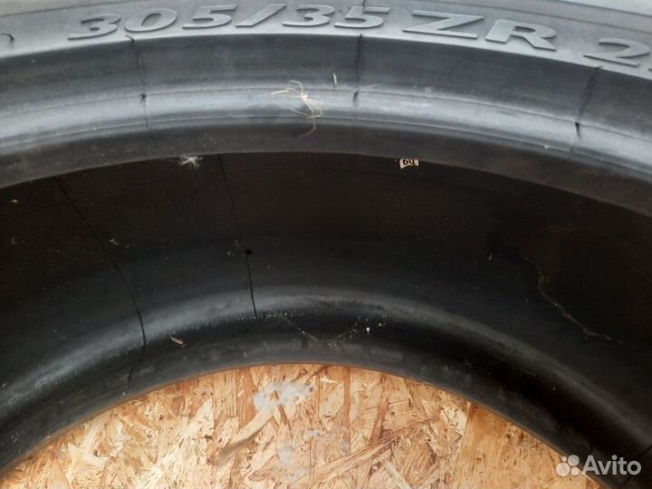 Pirelli P Zero 305/35 R22