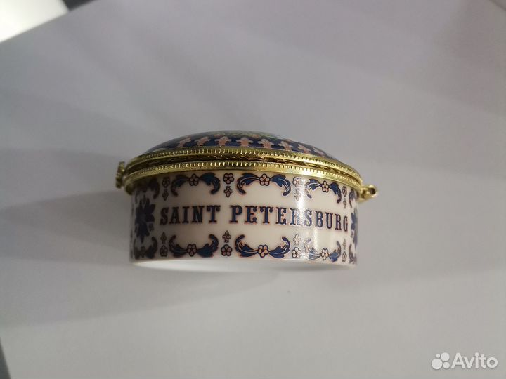 Фарфоровая шкатулка