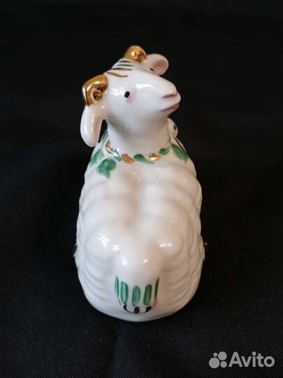 Фарфоровая фигурка 