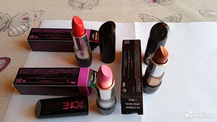 Губные помады Oriflame The ONE и Avon
