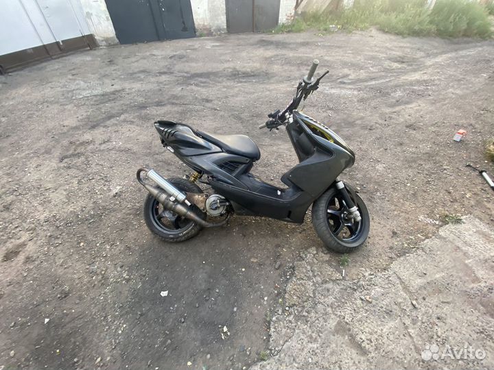 Yamaha Aerox 50 MBK Nitro