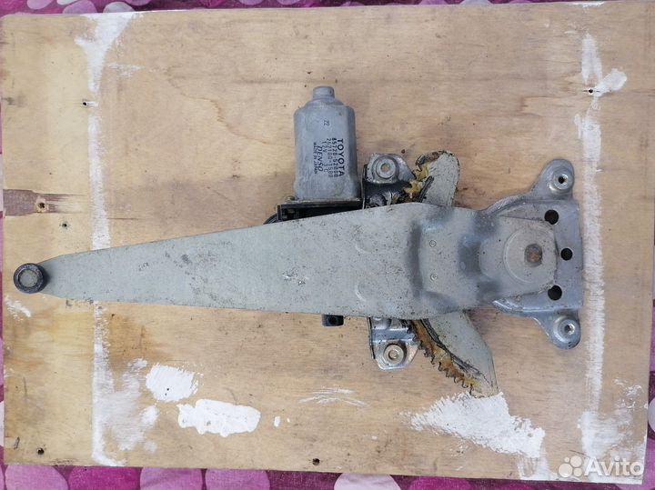 Стеклоподъёмник задний правый Toyota bB NCP30