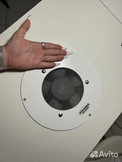 Маникюрный стол с вытяжкой