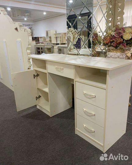 Столик для учёбы