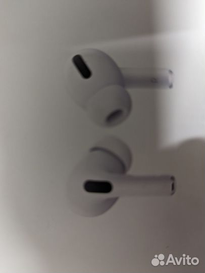 2 наушника airpods pro