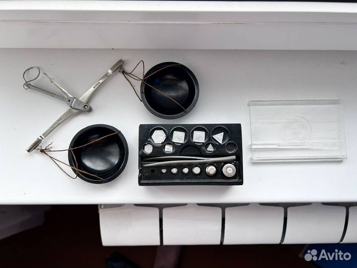 Весы с чашами