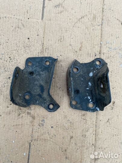 Кронштейн задней балки Renault Logan 2