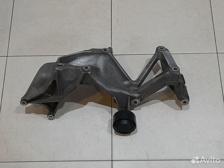 Кронштейн генератора VW Touareg NF