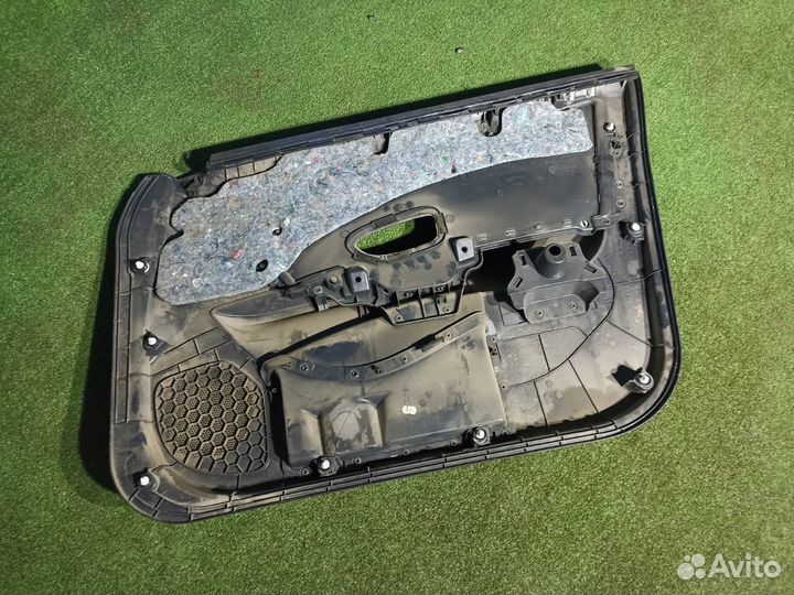 Обшивка двери передняя правая Nissan Almera G15