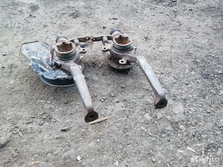 Кулак поворотный передний Toyota Mark 2 105