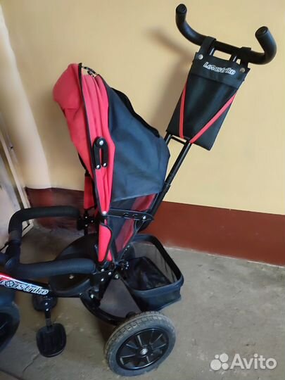 Детский трехколесный велосипед с ручкой lexustrike