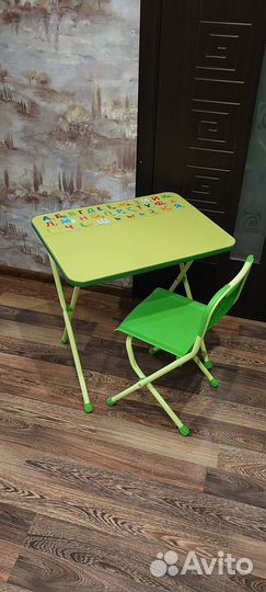 Детский стол со стулом