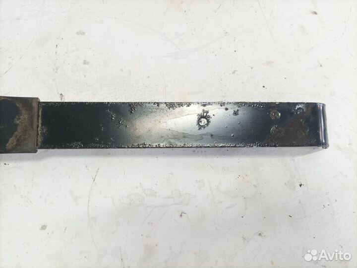 Крепление бака Hyundai Solaris 1