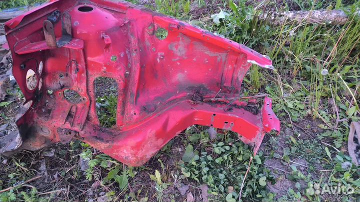 Передний левый лонжерон Audi 80B3